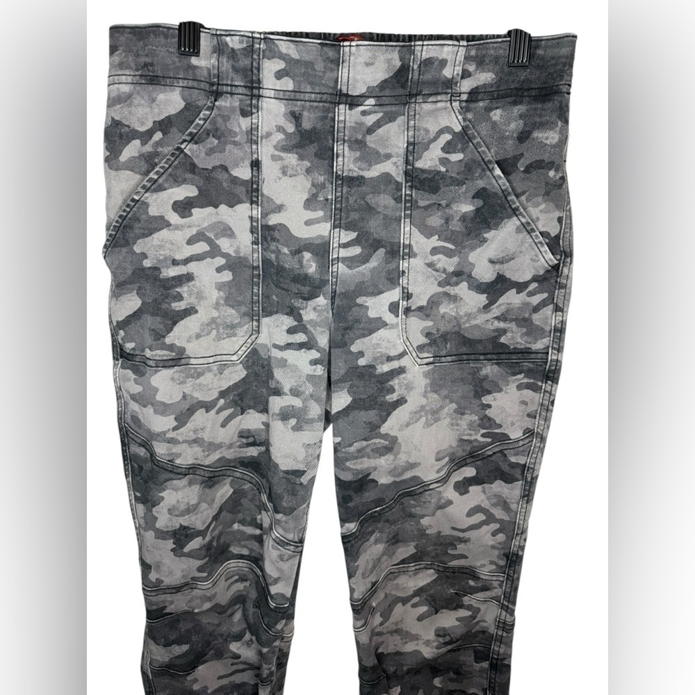 Spanx Stretch Twill Camo Joggers Size L - Picture 5 of 10